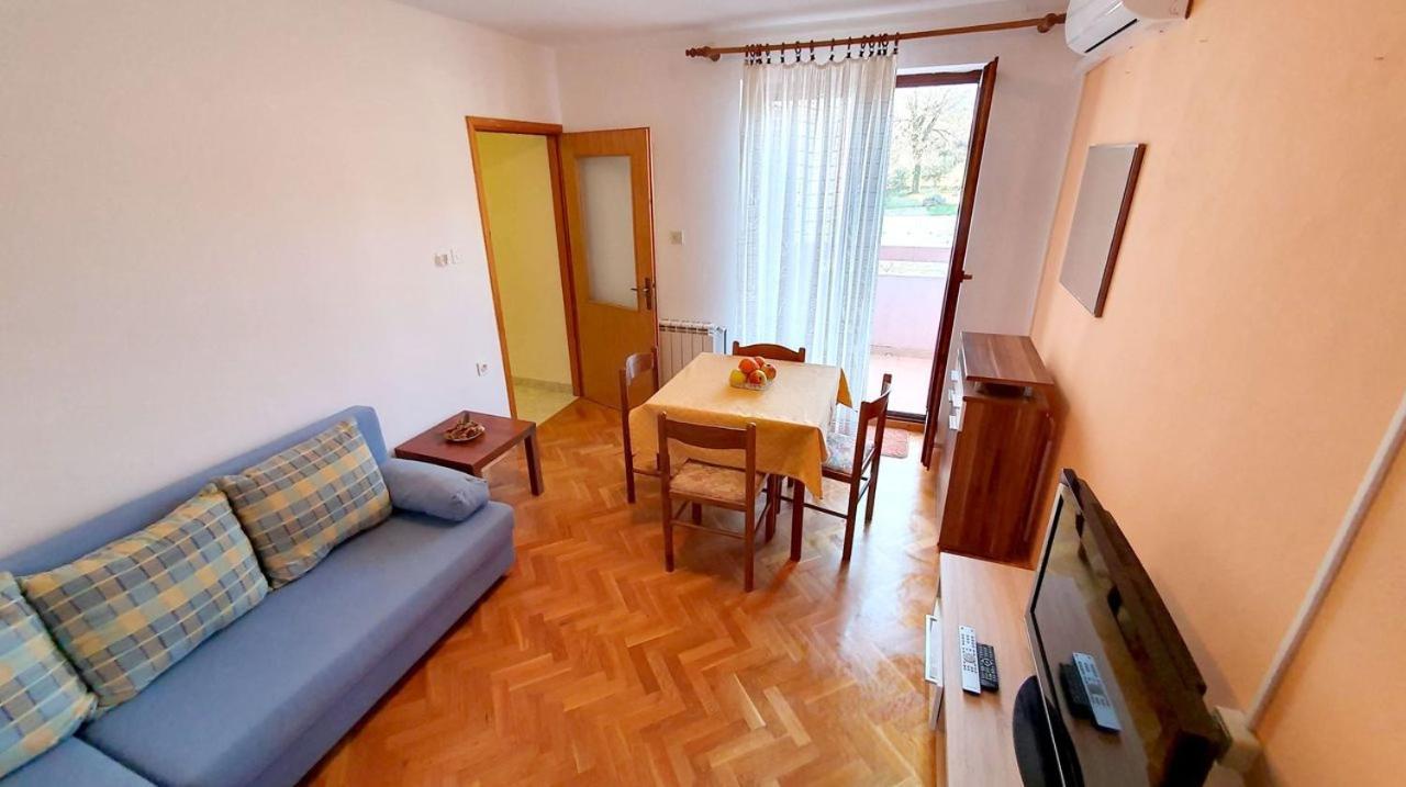 Mirjana F Apartaments Baška Szoba fotó